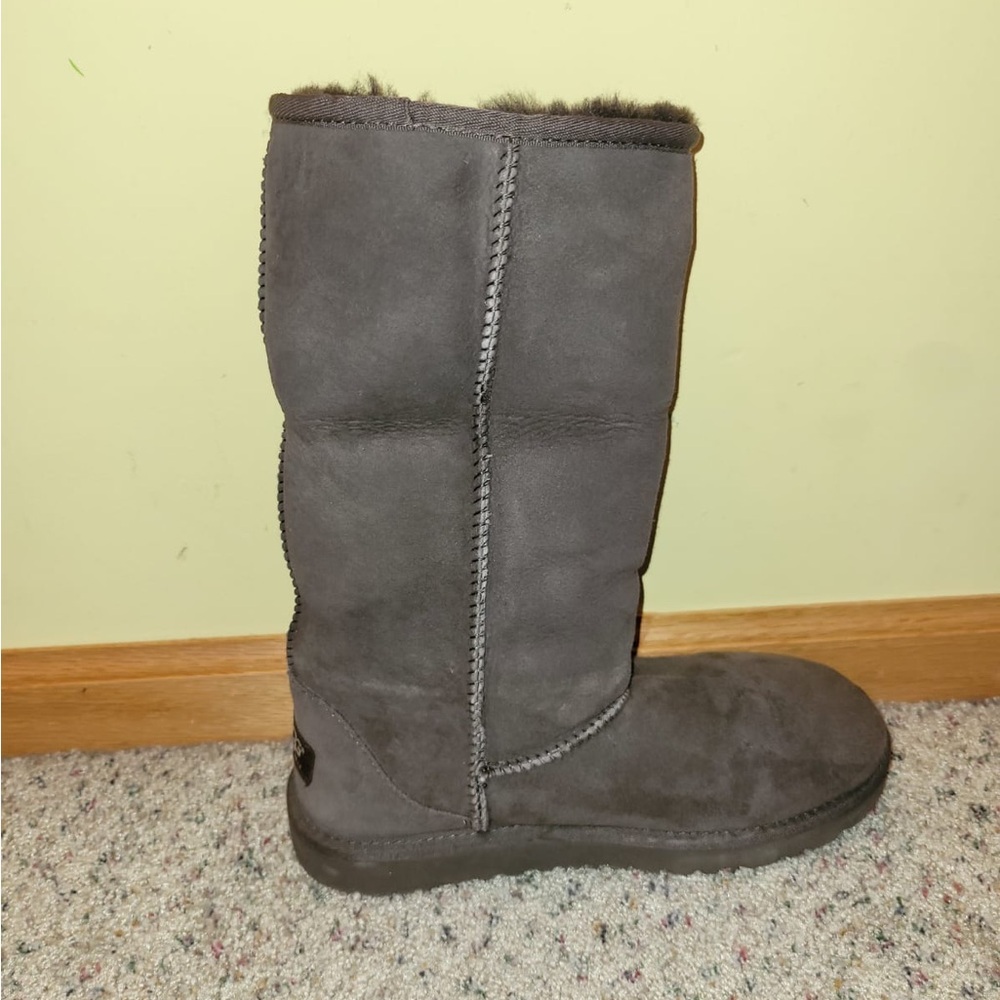 Ugg Classic Tall Boots Womens Size 8 Brown Sheepskin Shearling Cozy Winter